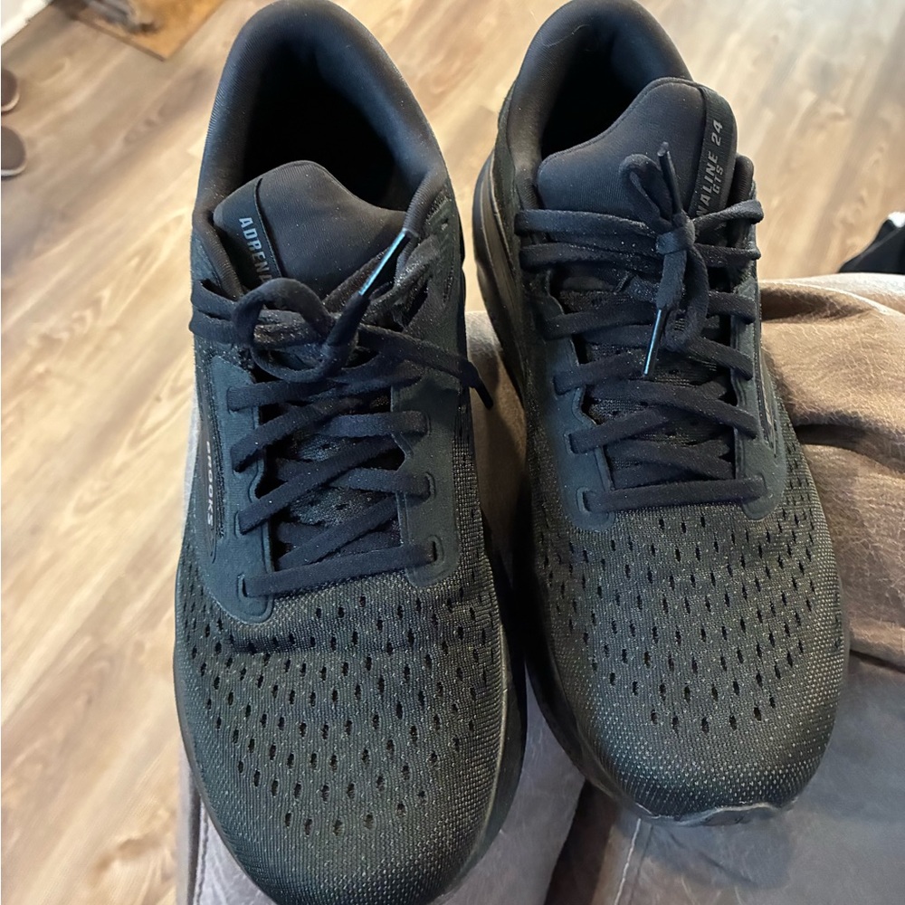 Brooks Men's Black Athletic Running Shoes